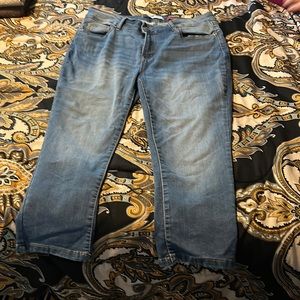 I’m selling blue jeans size 14